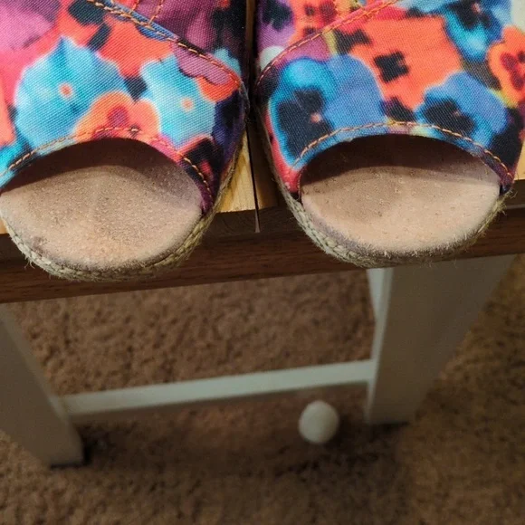 Step into Summer with Toms Oahu Espadrille: Perfect Blend of Style and Comfort - Picture 3 of 15